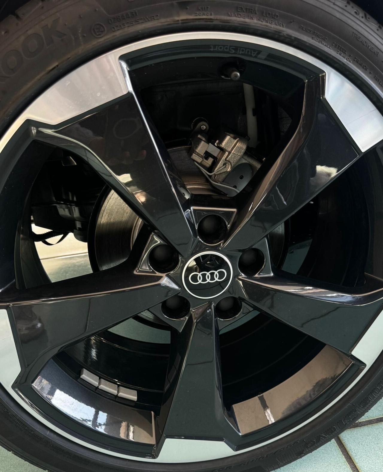 Audi Q2 35 TDI S tronic Identity Black