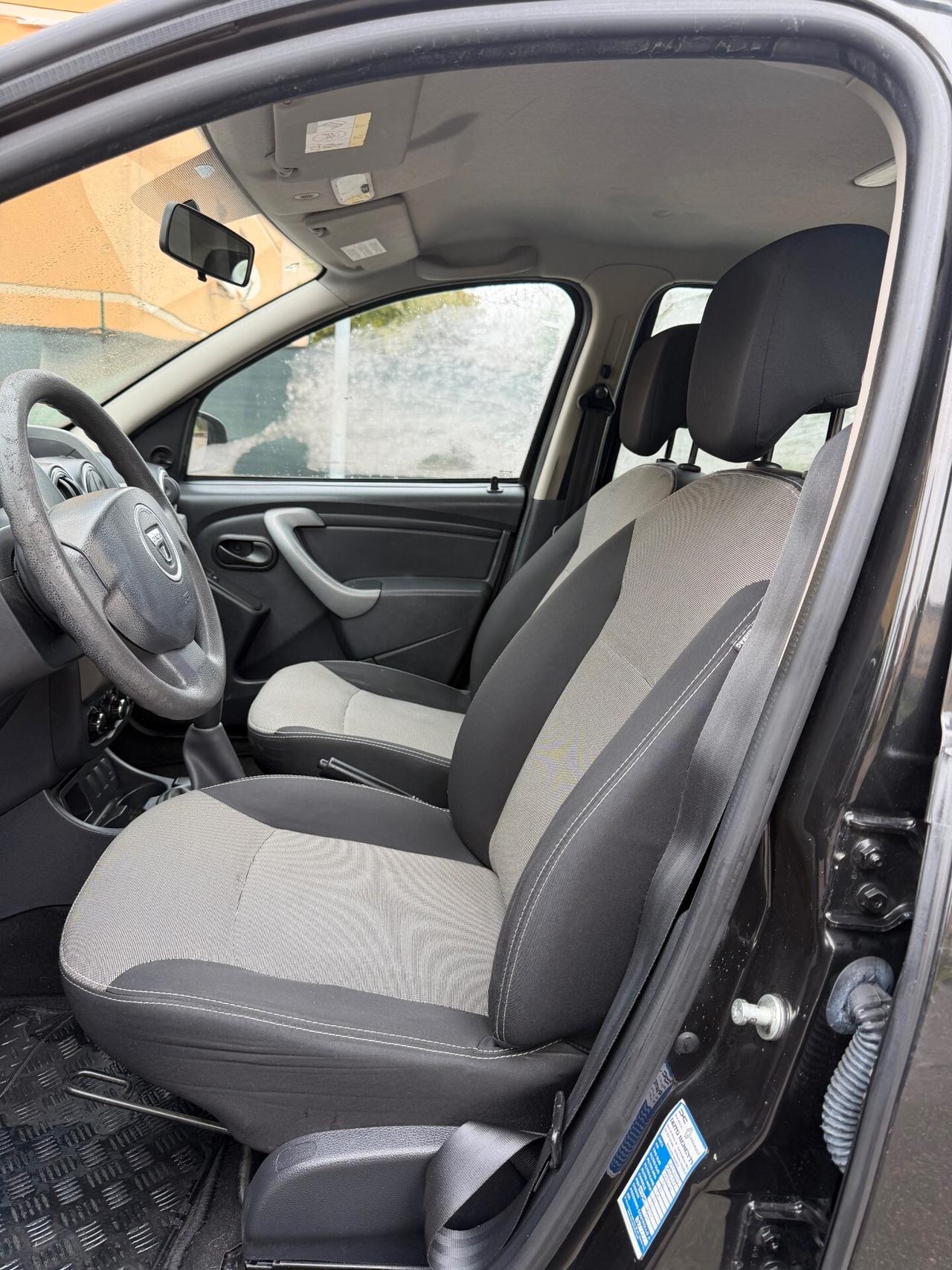 Dacia Duster 1.6 GPL - NEOP. - NAV. - 12 MESI DI GARANZIA -