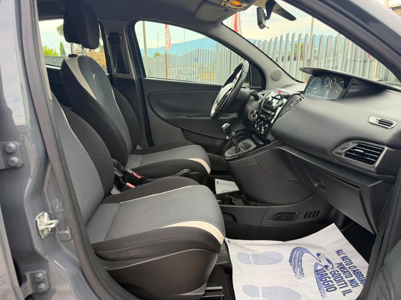 Lancia Ypsilon 0.9 TwinAir 85 CV 5 porte Metano Ecochic Elle