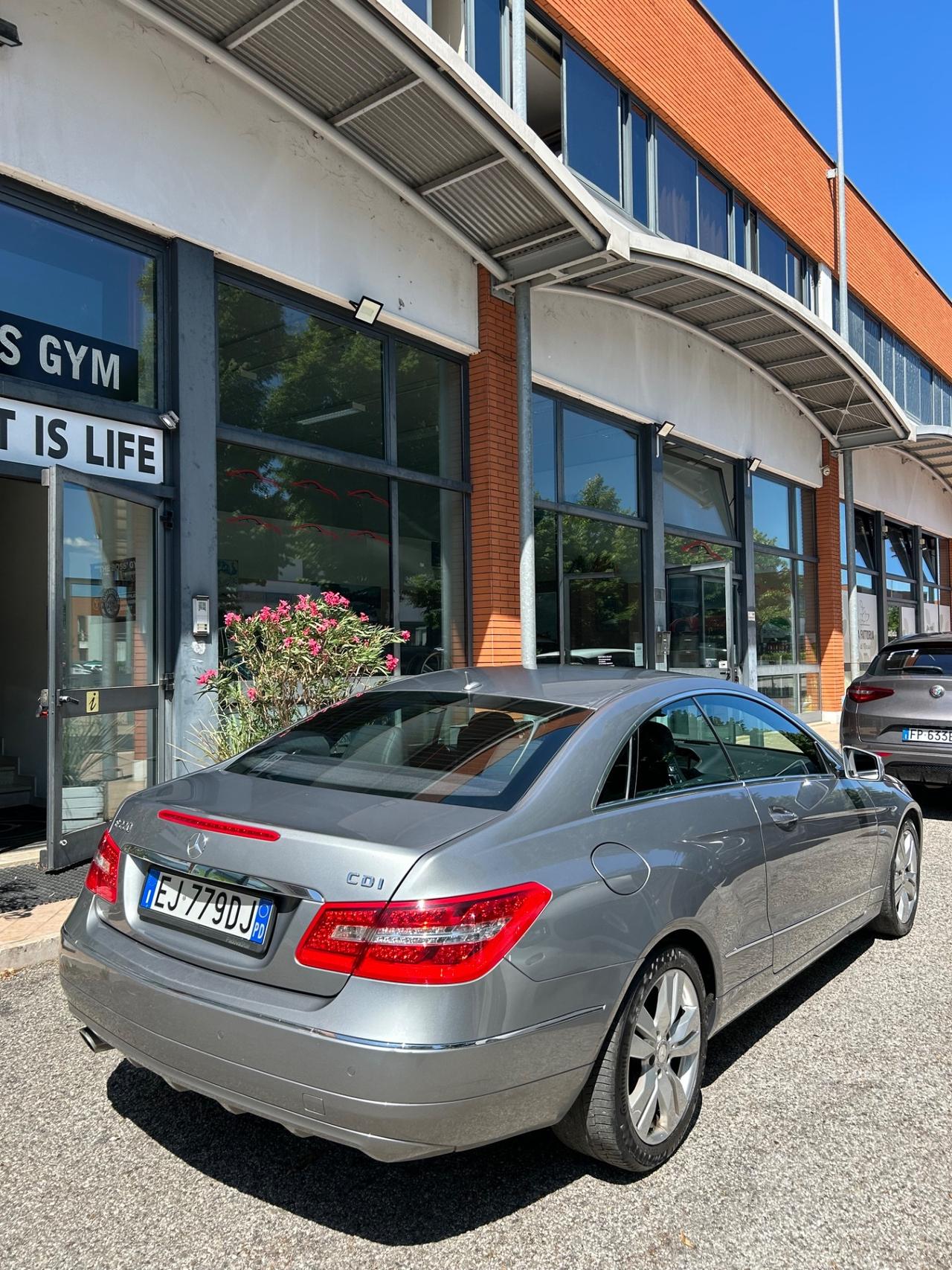 Mercedes-benz E 220 CDI Coupé BlueEFFICIENCY