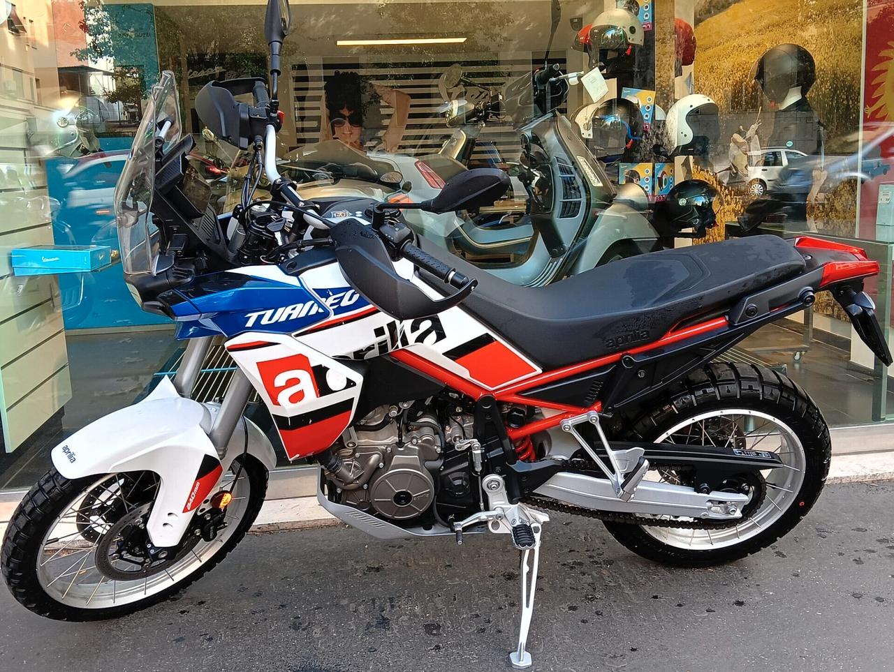 Aprilia Tuareg 660 evocative dakar podium