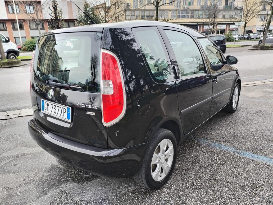 Skoda Roomster 1.4 16V Sport 90000km tetto panoramico consegna con manutenzioni fatte