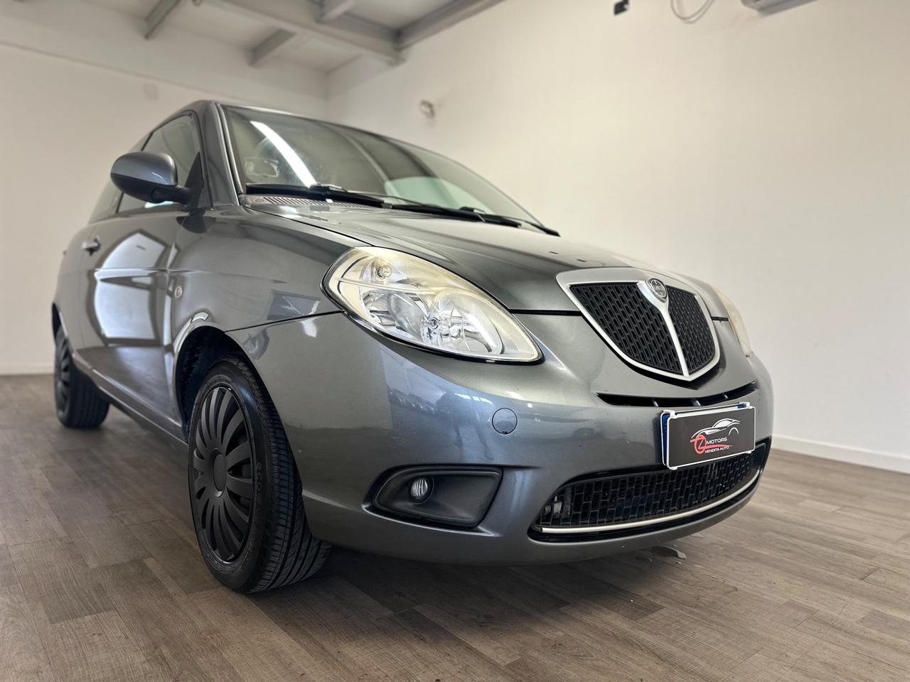 Lancia Ypsilon 1.2 Argento NEOPATENTATI