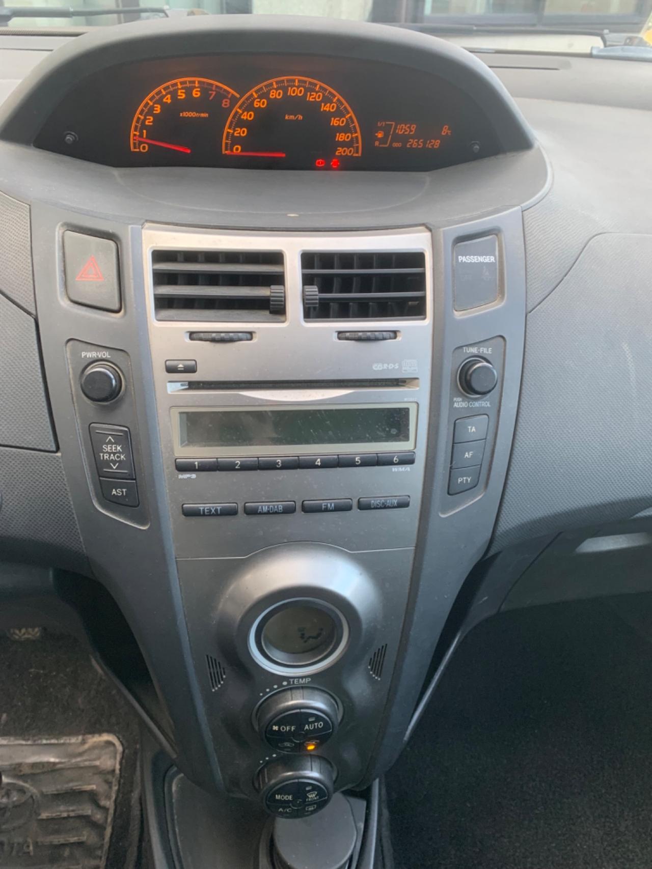 Toyota Yaris 1.0 5 porte