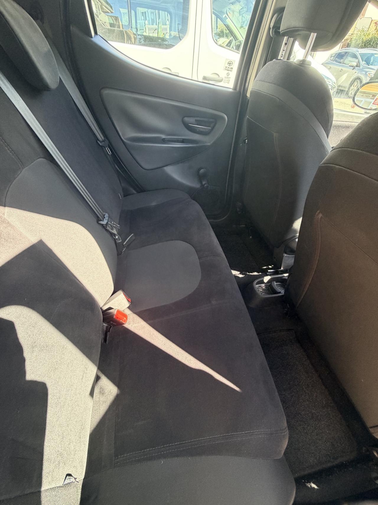 Lancia Ypsilon 1.2 gpl grigio 2015