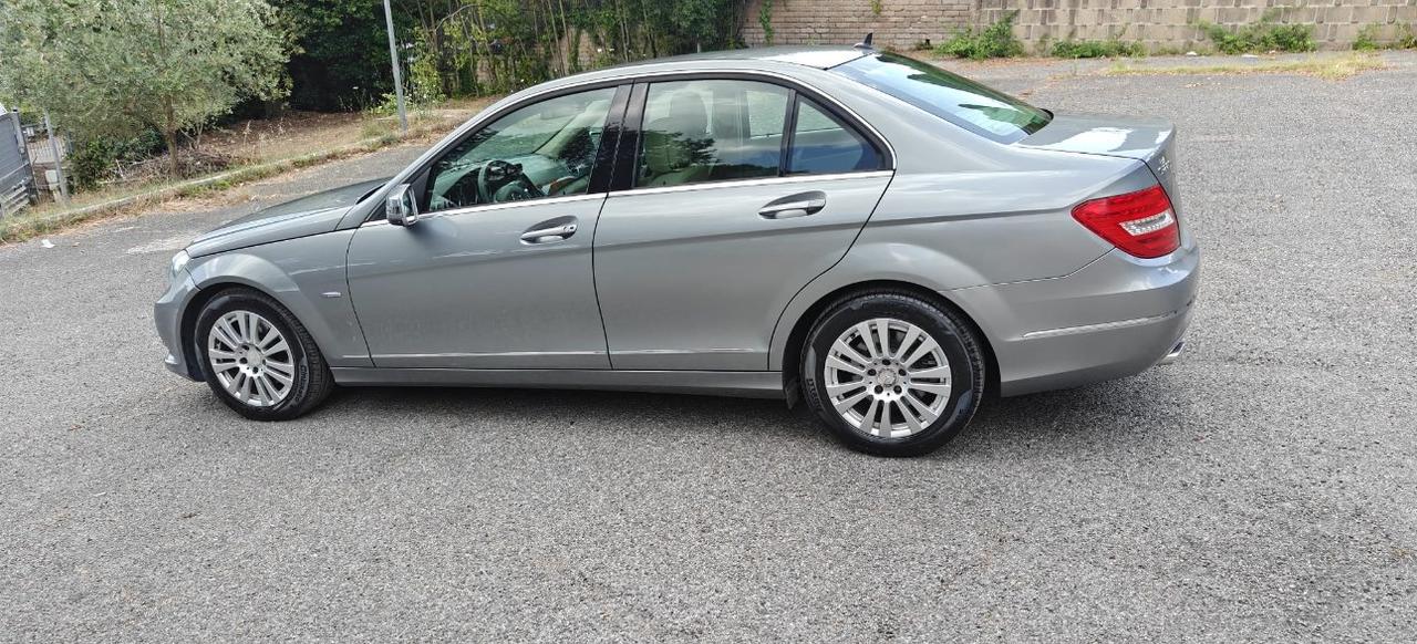 Mercedes C 220 CDI BlueEfficiency Avantgarde c/bixeno Berlina