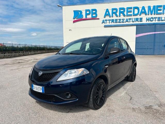 Lancia Ypsilon 1.2 69 CV 5 porte GPL Ecochic Silver OK PATENTATI