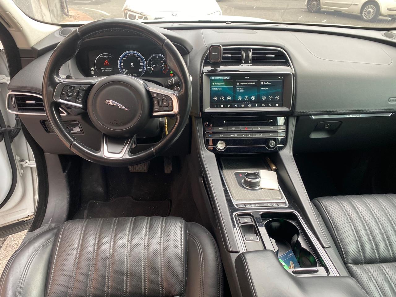 Jaguar F-Pace 2.0 D 180 CV AWD aut. Portfolio