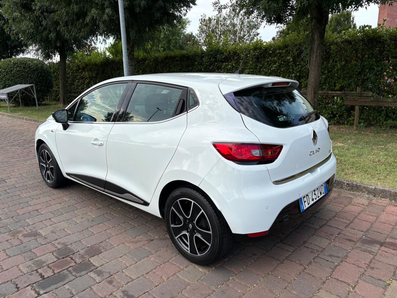 Renault Clio 1.2 75CV Duel