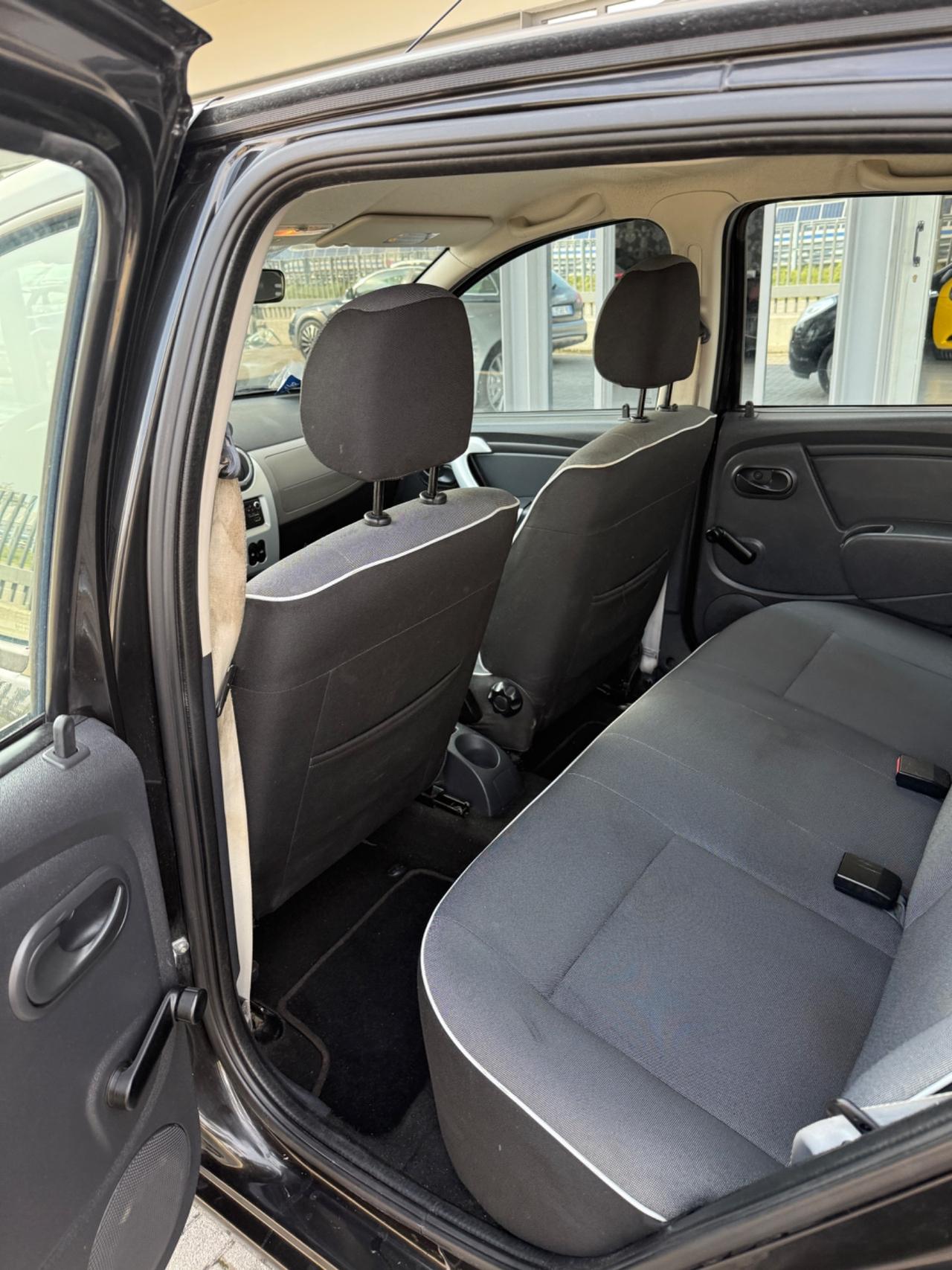 Dacia Sandero 1.2 16V GPL 75CV Embleme