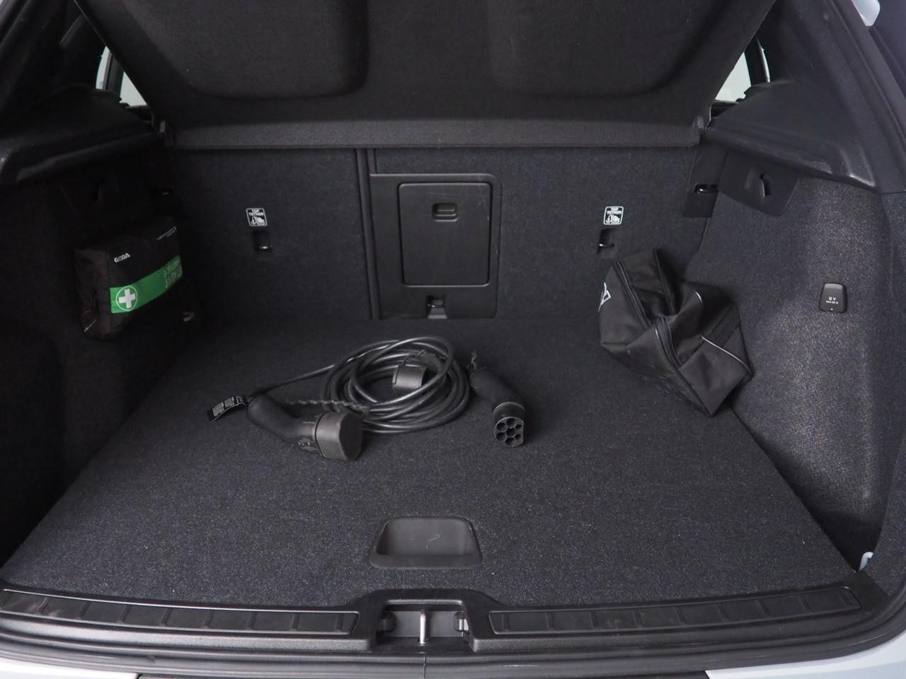 VOLVO XC40 Recharge RDesign P8 AWD AUT