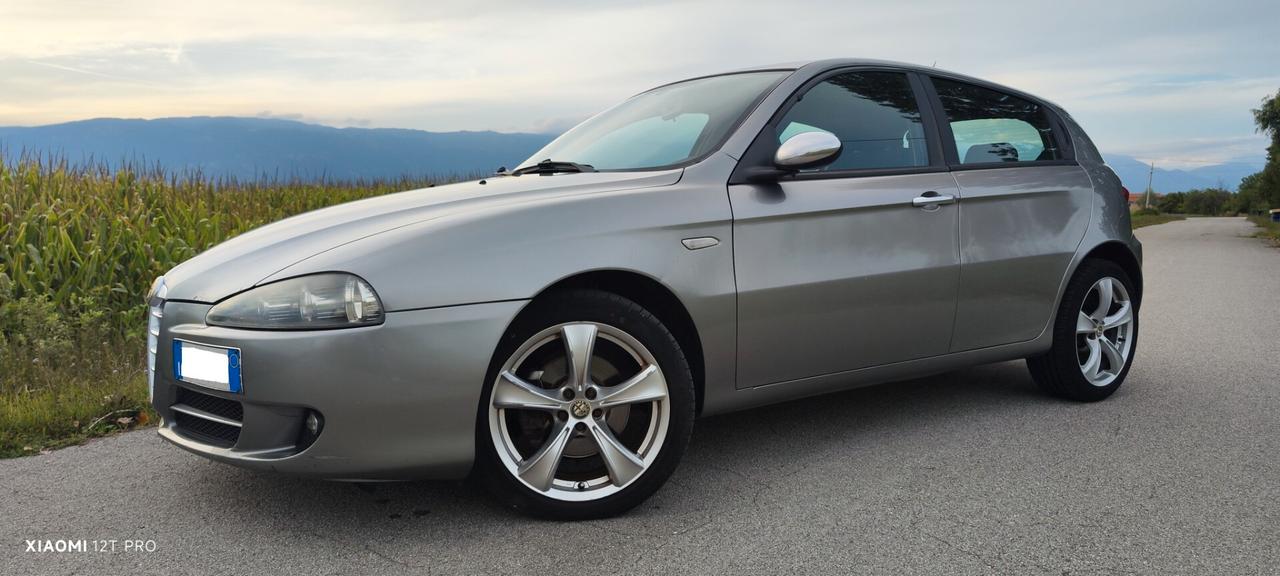 Alfa Romeo 147 JTD 150cv Q2 (BELLA)