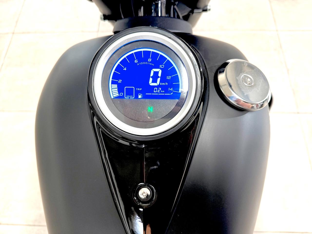 UM RENEGADE COMMANDO 125 - TASSO ZERO