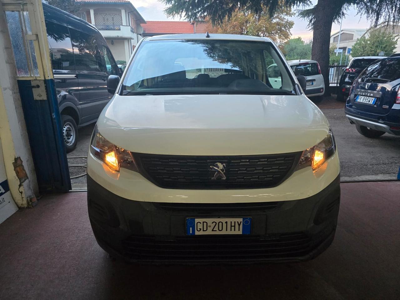 Peugeot Rifter BlueHDi 100 S&S Allure Long 155,00 mese