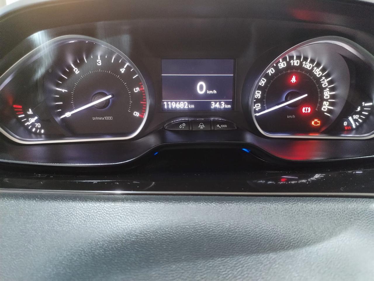 Peugeot 208 1.4 HDi 68 CV 5 porte Allure