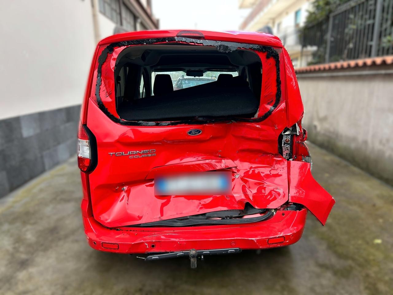 Ford Tourneo Courier 1.0 Benz 100CV - 2019 Incidentato