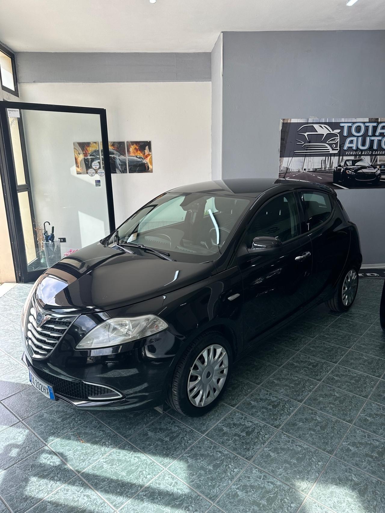 Lancia Ypsilon 1.2 69 CV 5 porte S&S Platinum