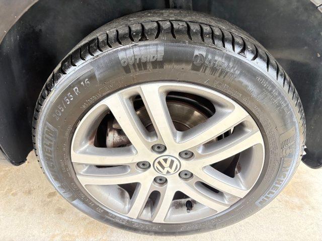 VOLKSWAGEN Touran 1.6 BENZINA FARI FENDI CERCHI IN LEGA OK NEOP