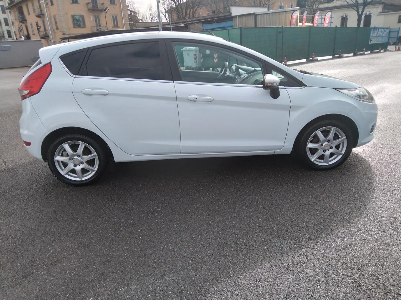 Ford Fiesta 1.2 82 CV 5 porte Titanium x neopatentati