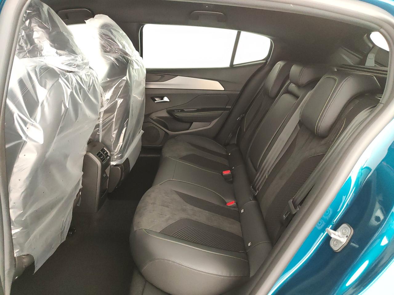 Peugeot 408 Hybrid 136 e-DCS6 GT