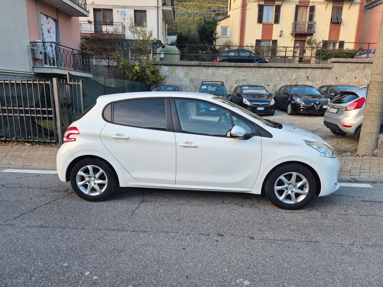 Peugeot 208 1.4 HDi 68 CV Neopatentati