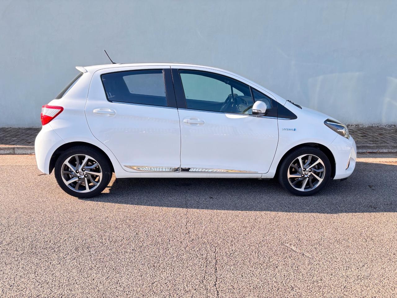 Toyota Yaris 1.5 Hybrid Blue Edition