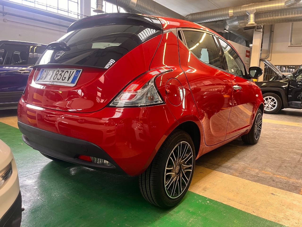 Lancia Ypsilon 1.0 FireFly 70cv Hybrid Oro