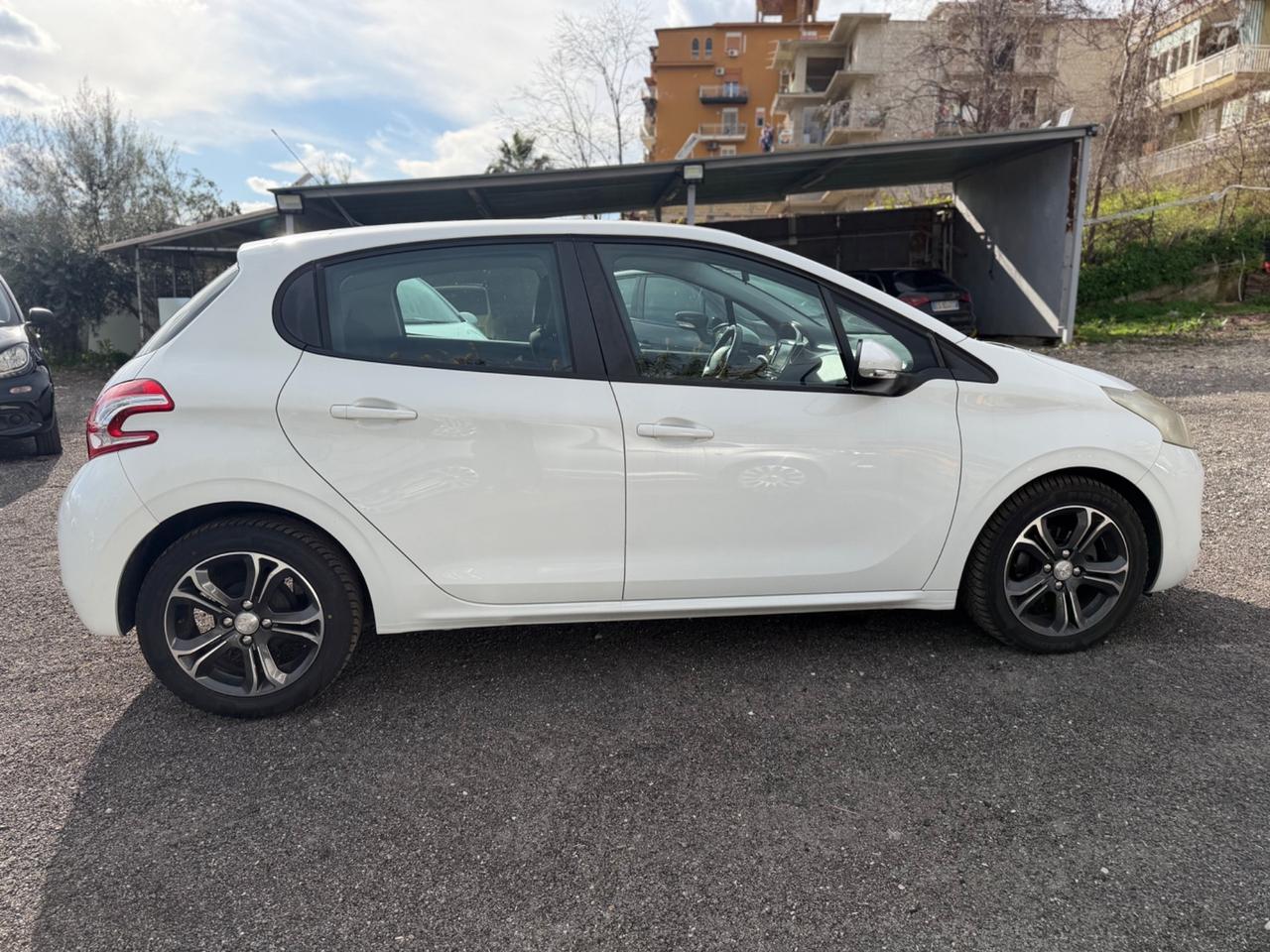 Peugeot 208 1.4 HDi 68 CV 5 porte Allure