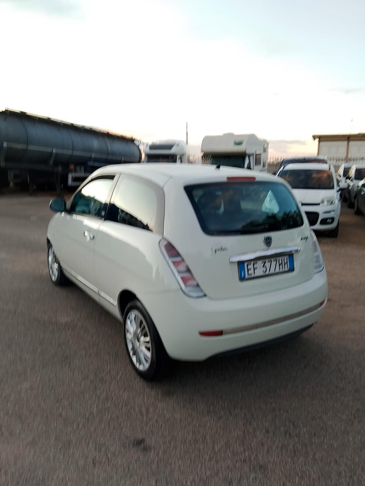 Lancia Ypsilon 1.3 MJT 75 CV Diva