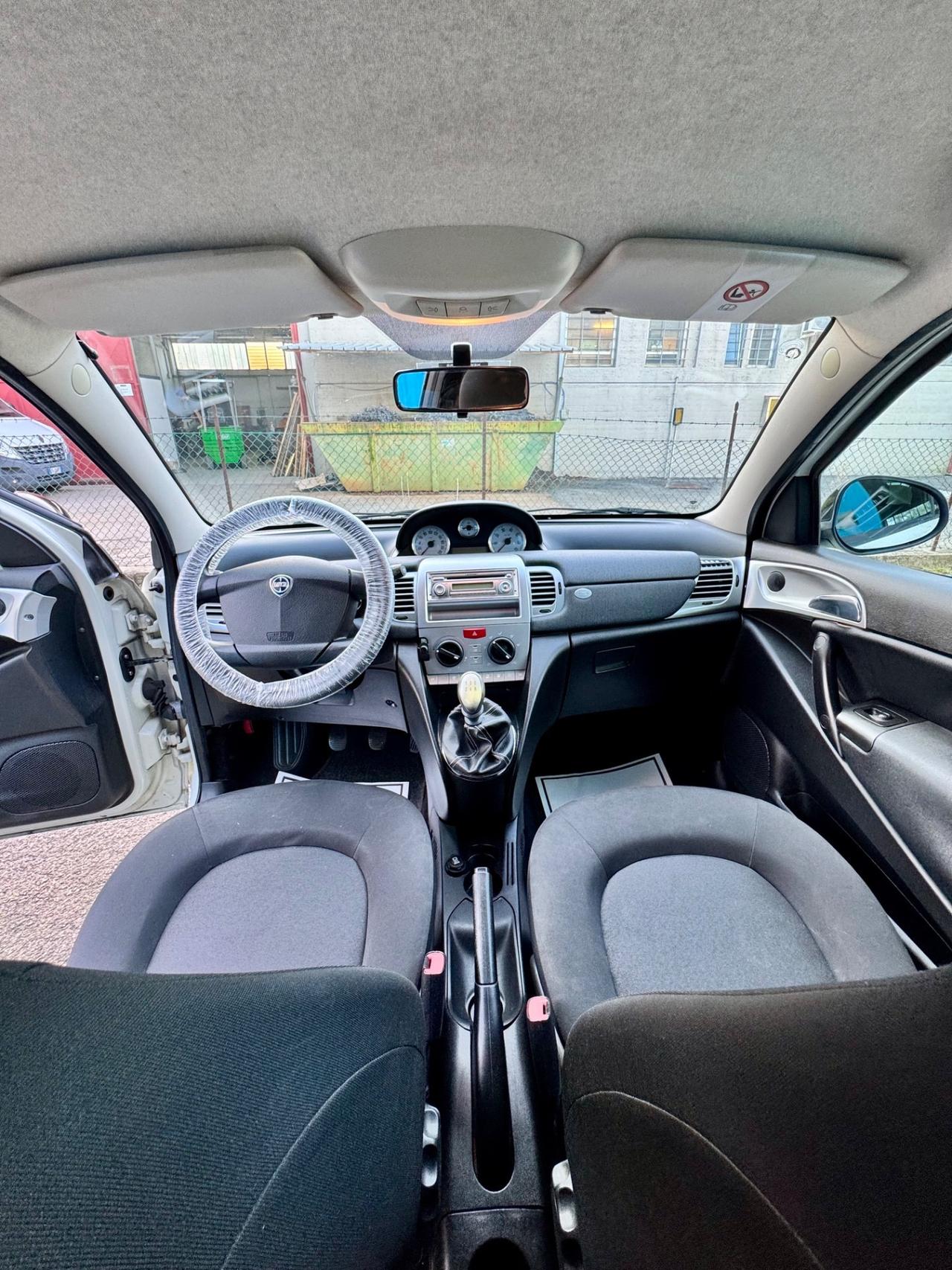 Lancia Ypsilon 1.2 69 CV Unyca