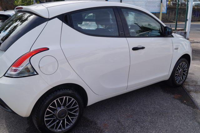 LANCIA Ypsilon 1.0 FireFly 5 porte S&S Hybrid Ecochic Silver