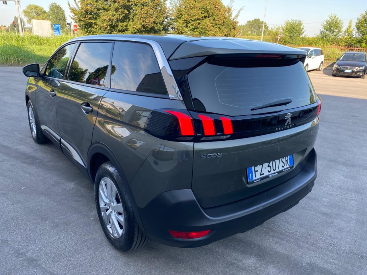 Peugeot 5008 1.5 130 CV EAT8 7 Posti Garantita