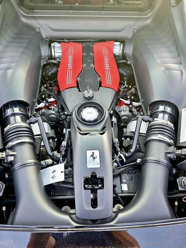 Ferrari 488 GTB sed Carbonio, TOTAL BLACK