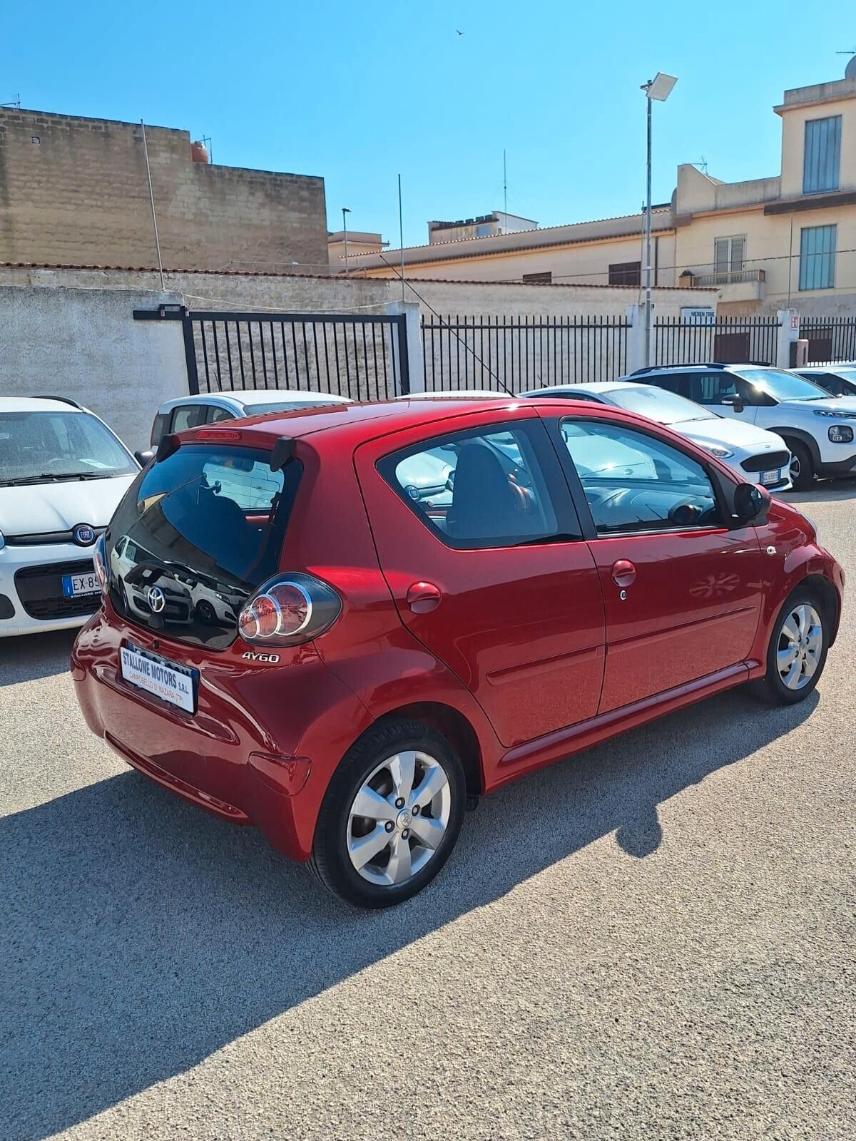 Toyota Aygo 1.0 12V VVT-i 5 porte Sol Red Edition