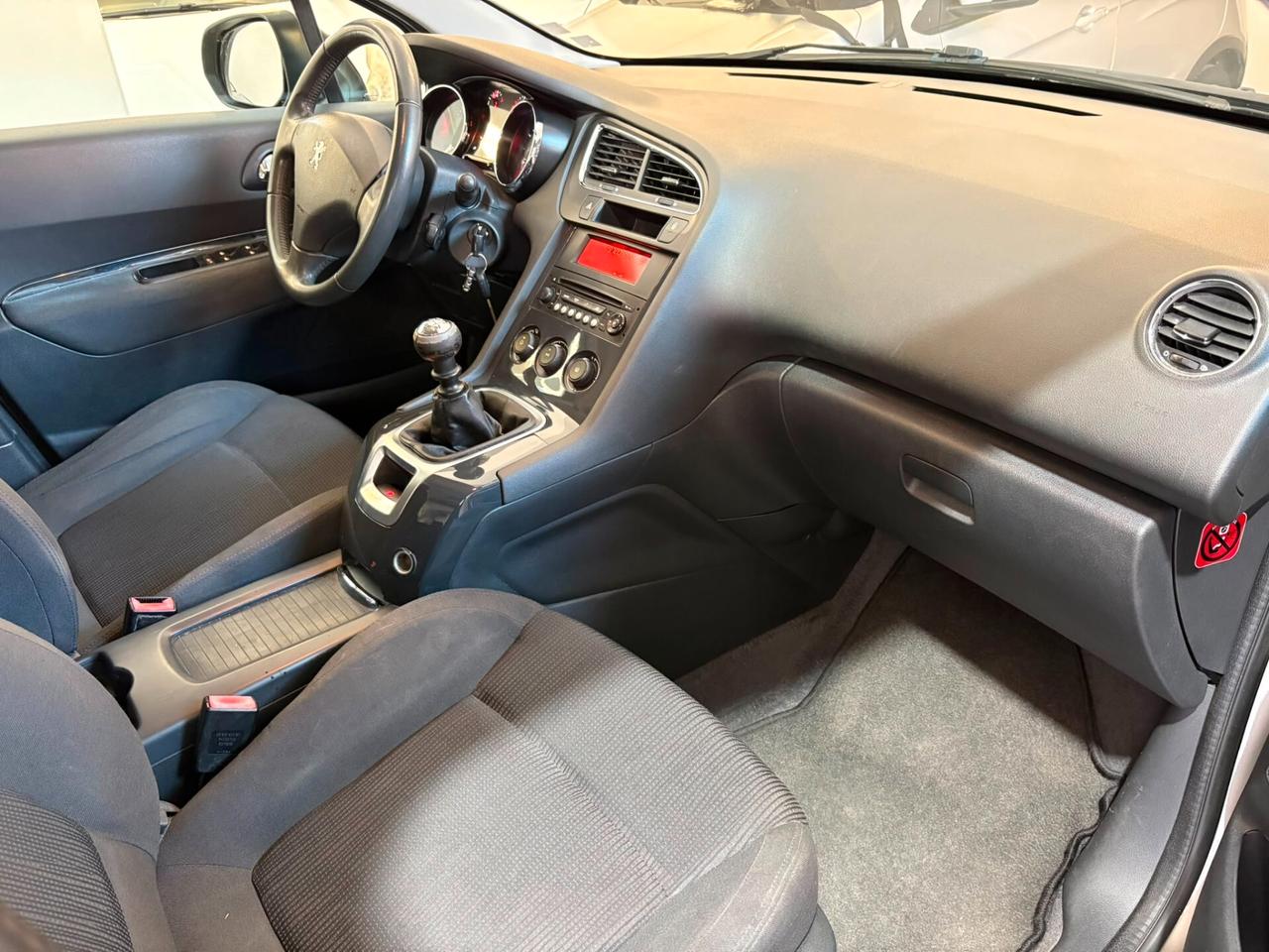 Peugeot 5008 1.6 HDi 115CV Business