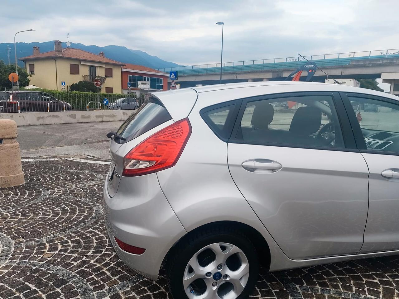 Ford Fiesta 1.4 TDCi 70CV 5 porte Titanium
