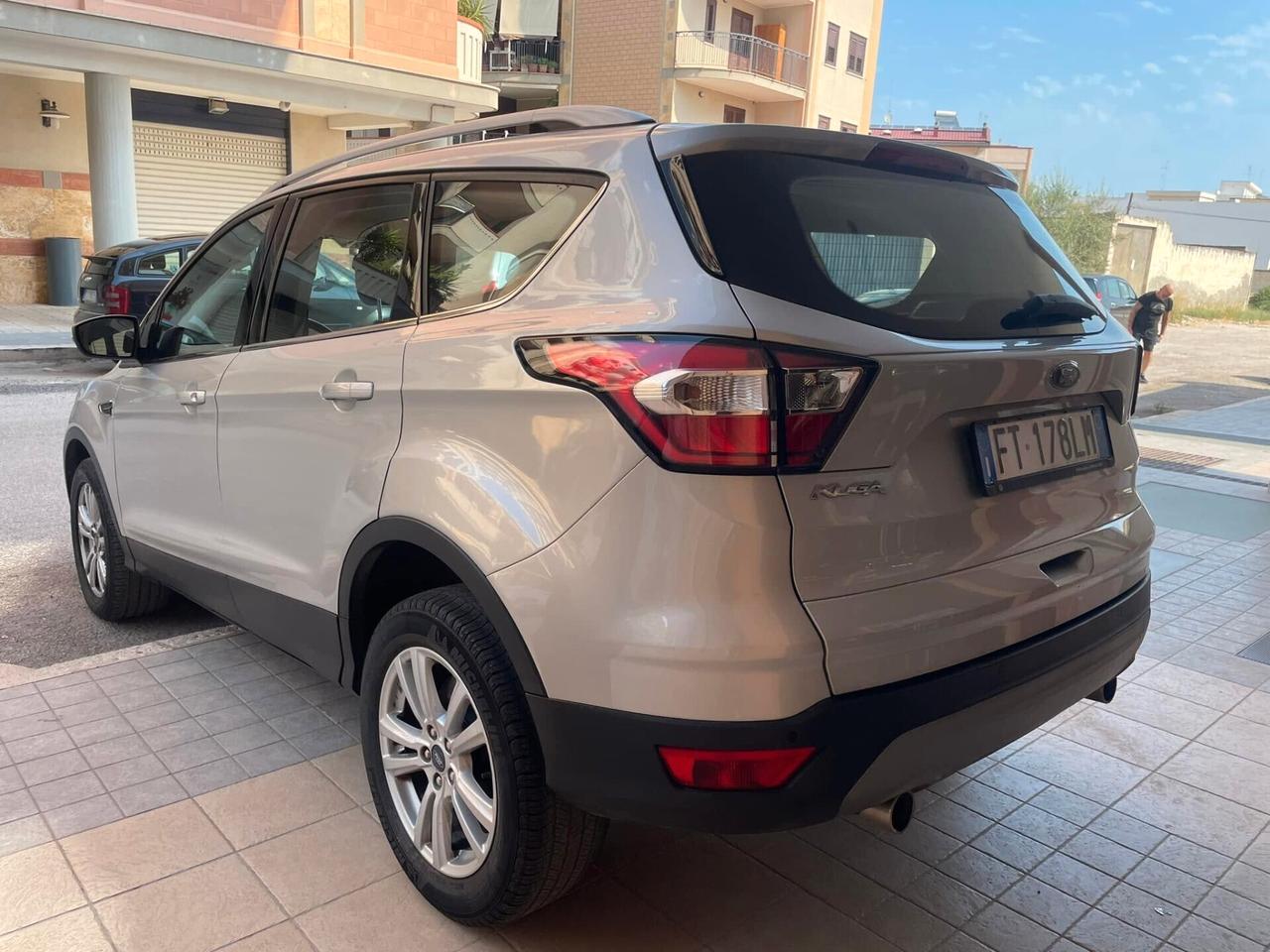Ford Kuga 2.0 TDCI 120 CV S&S 2WD Powershift TITANIUM