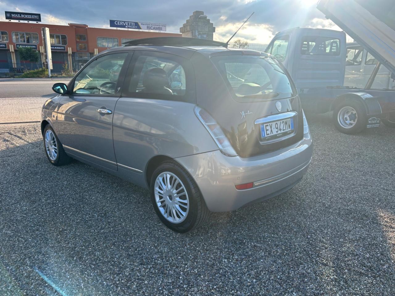 Lancia Ypsilon 1.4 16V Platino GPL