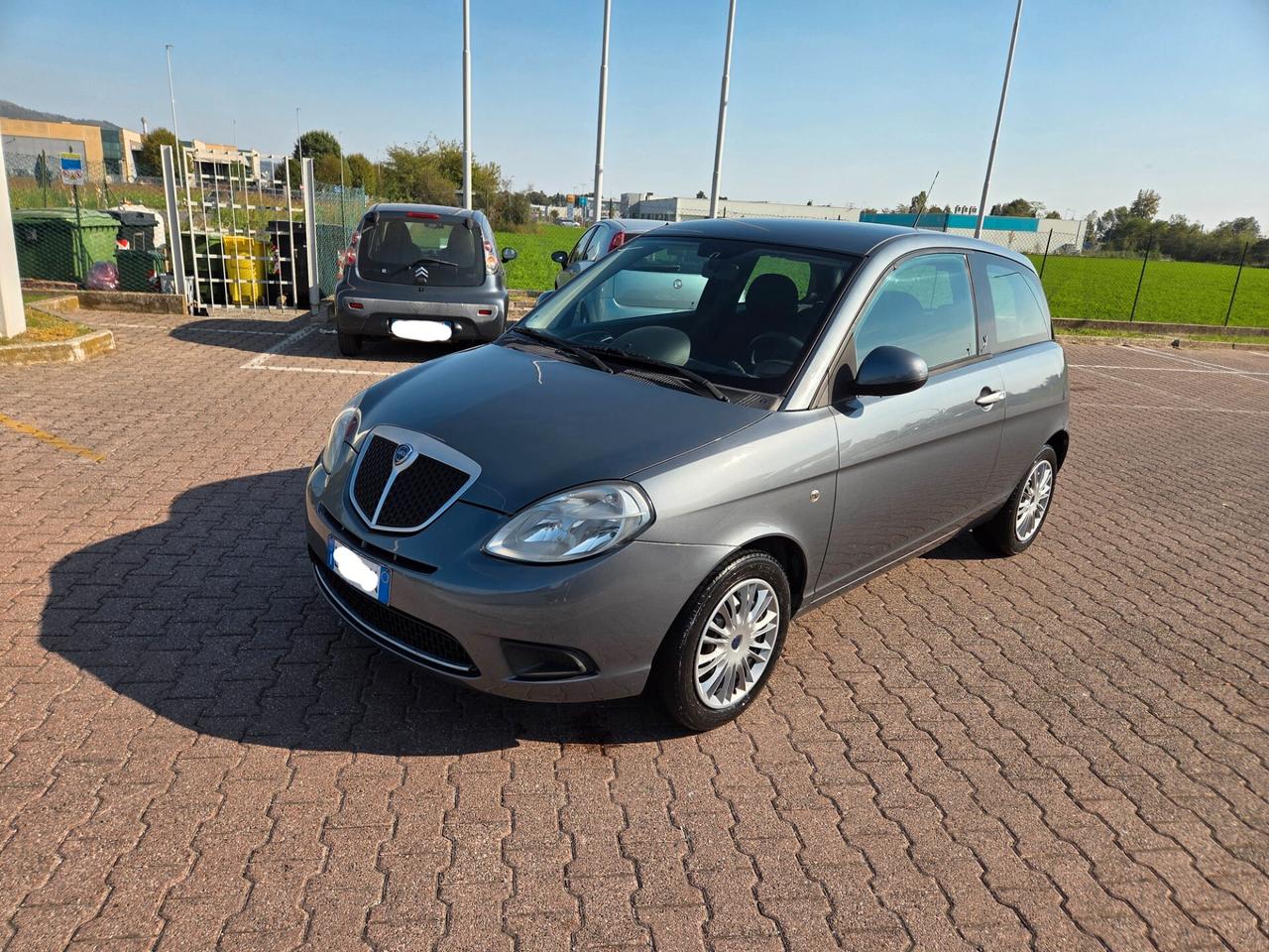 Lancia Ypsilon 1.2 Benz. 5 posti, frizione nuova, cinghia distribuzione già sostituita! Garanzia!