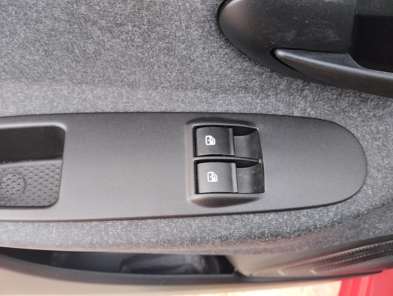Lancia Ypsilon 1.2 69 CV 5 porte GPL Silver