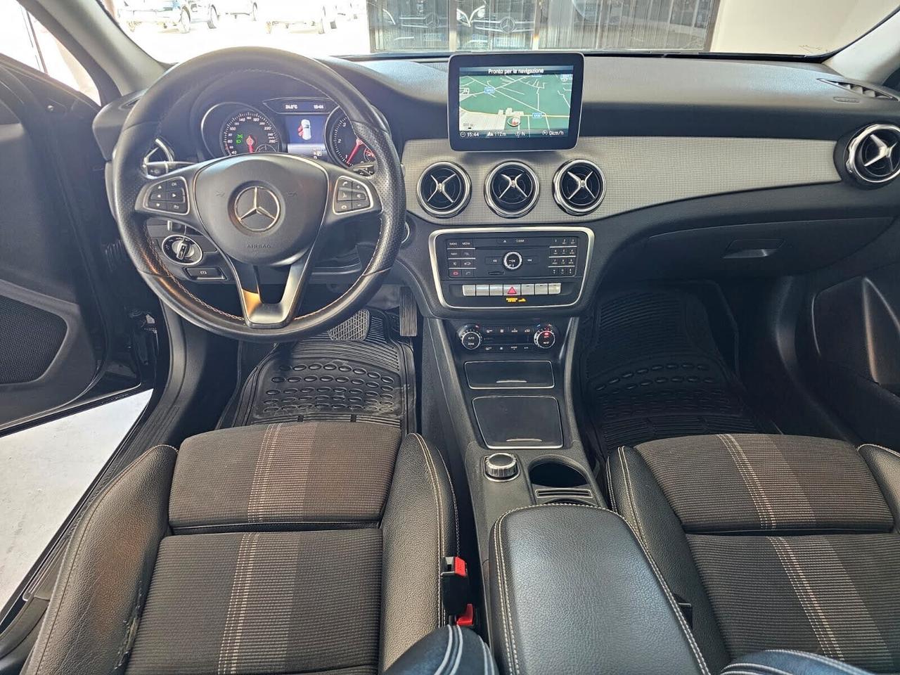 Mercedes-benz GLA 200 d Automatic 4Matic Sport 10/2018