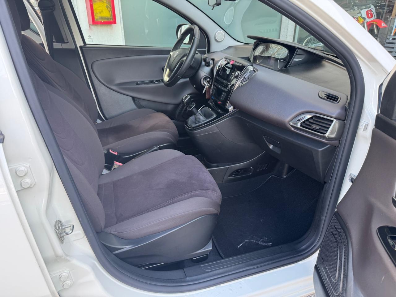 Lancia Ypsilon 0.9 TwinAir 85 CV Platinum 2013