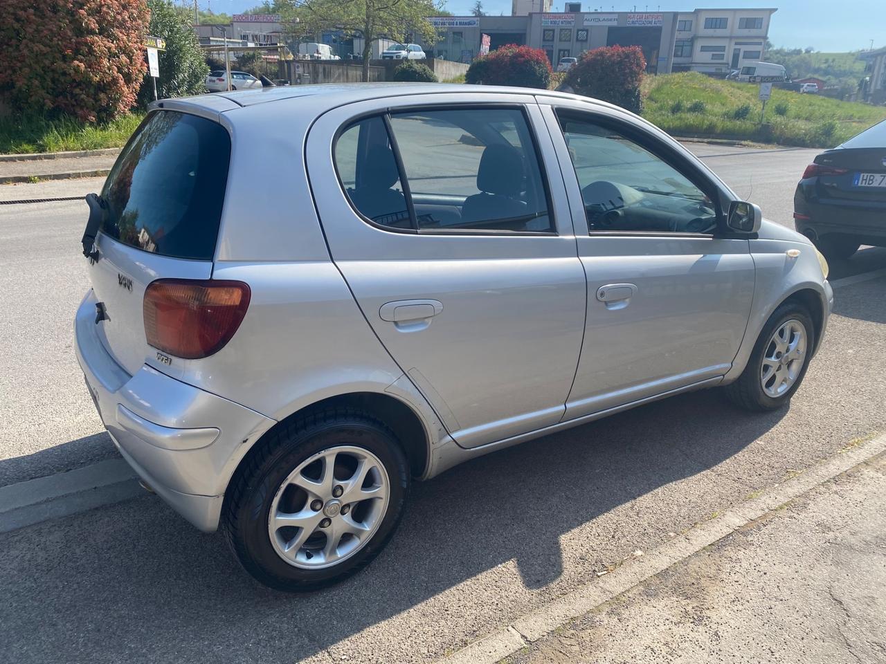 Toyota Yaris 1.0i 16V cat 5 porte Sol