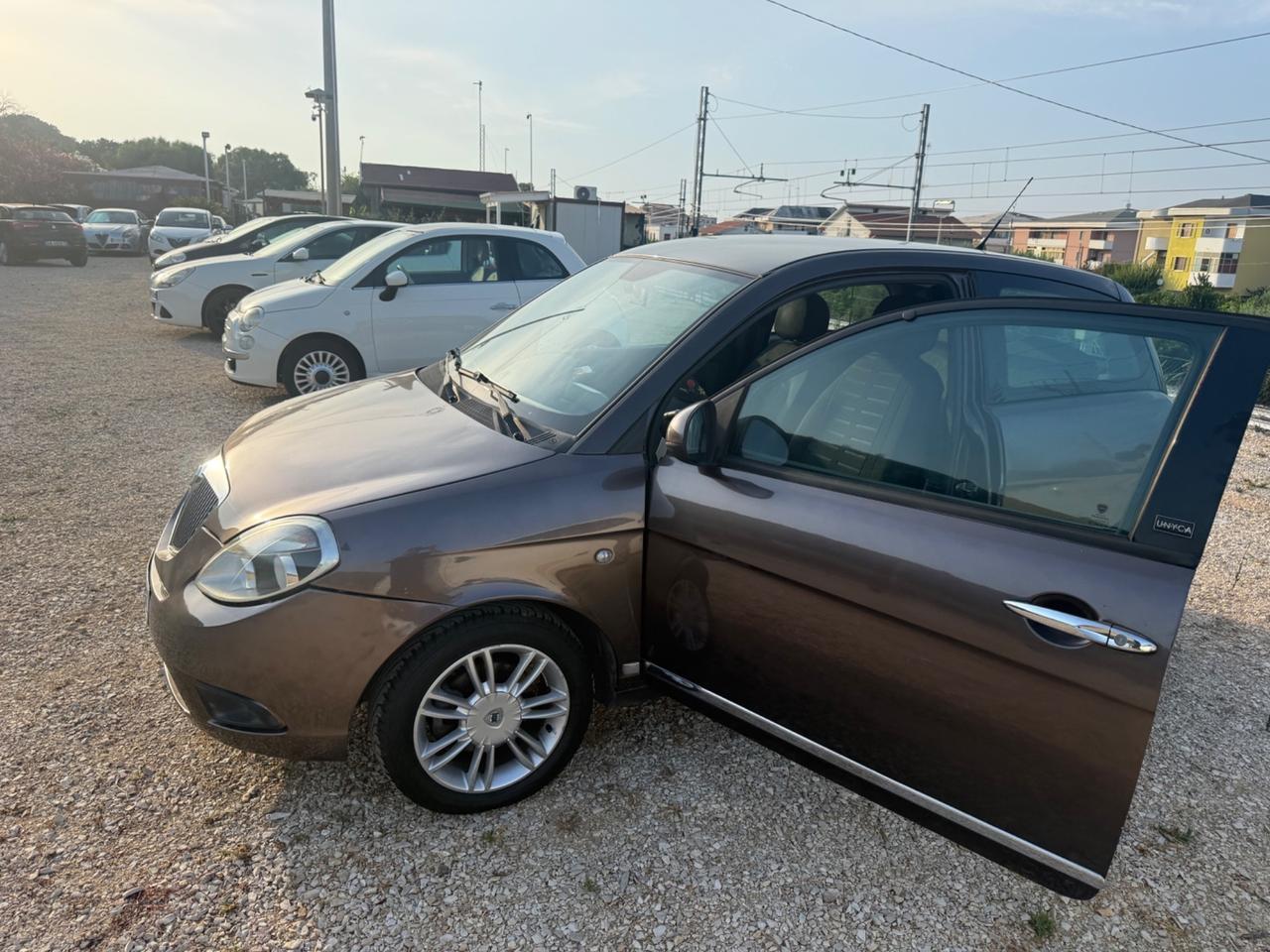 Lancia Ypsilon 1.3 MJT 75 CV 2.999€ PERMUTE