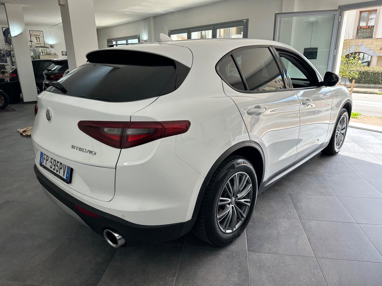 Alfa Romeo Stelvio 2.2 Turbodiesel 180 CV AT8 Q4 Business
