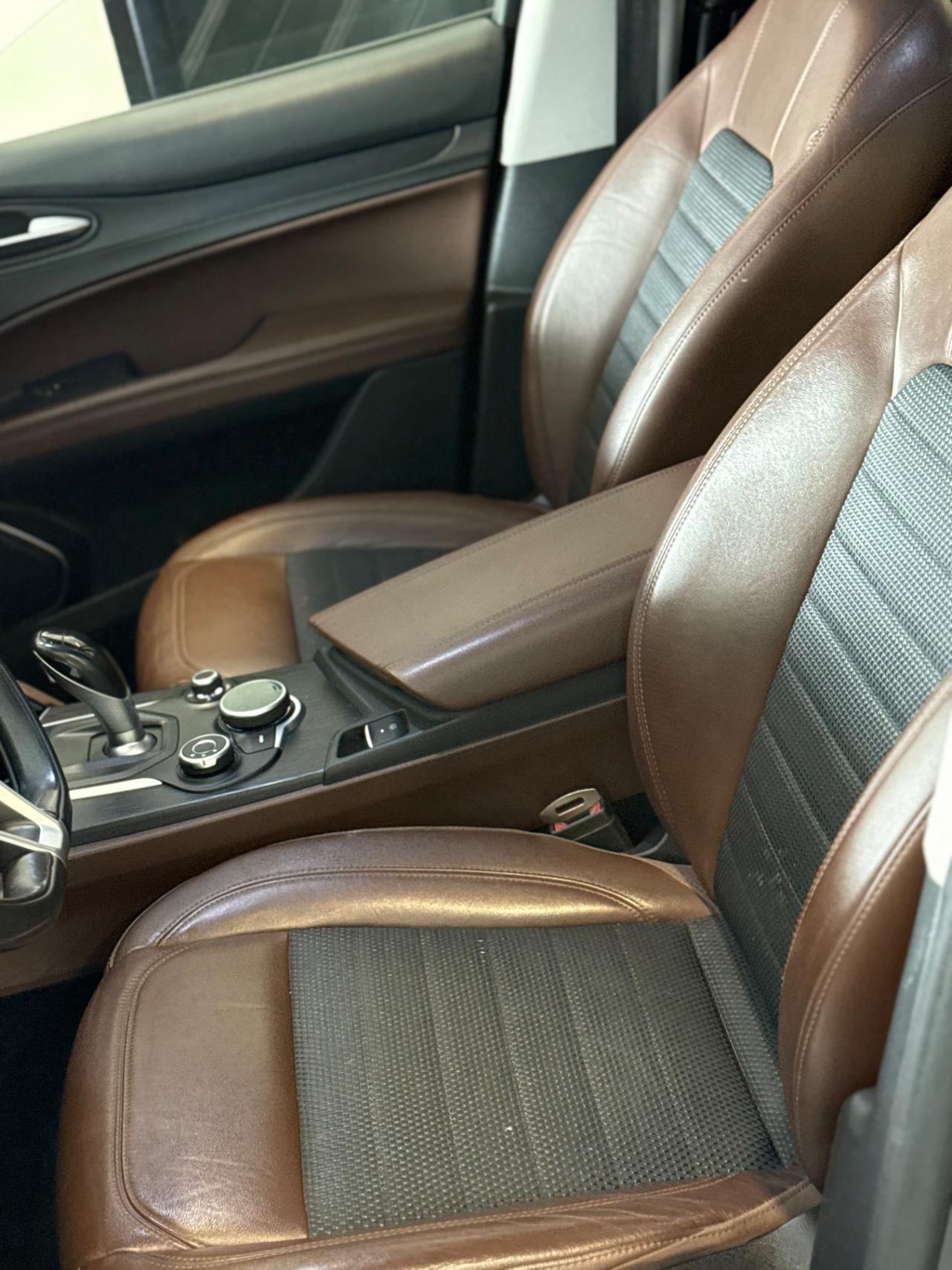 Alfa Romeo Stelvio 2.2 Turbodiesel 180 CV AT8 RWD Super