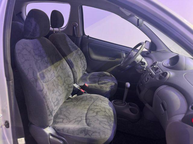 TOYOTA Yaris 1.3i 16V cat 3 porte aut. Sol