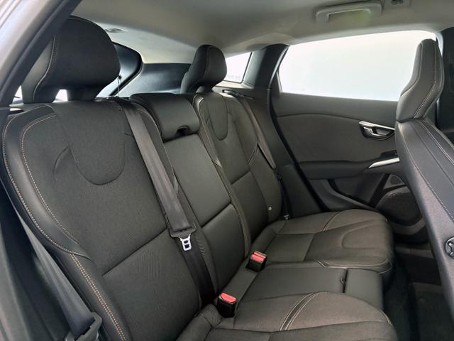 VOLVO V40 Cross Country D2 1.6 Summum