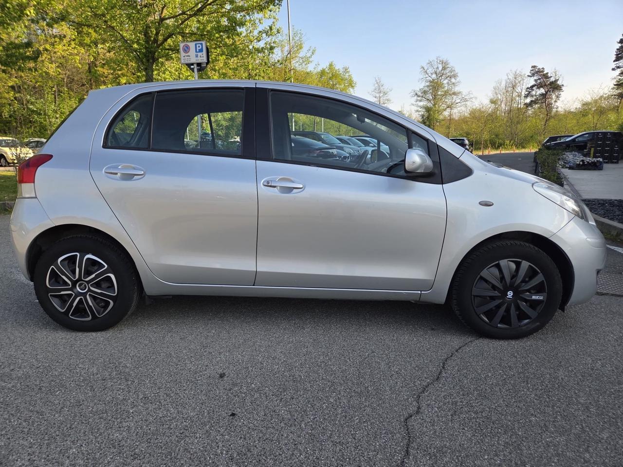 Toyota Yaris 1.3 5 porte Sol*Neo patentati *