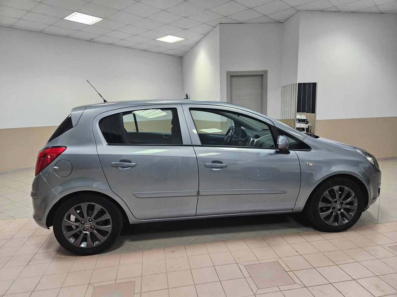 Opel Corsa 1.2 5 porte Club